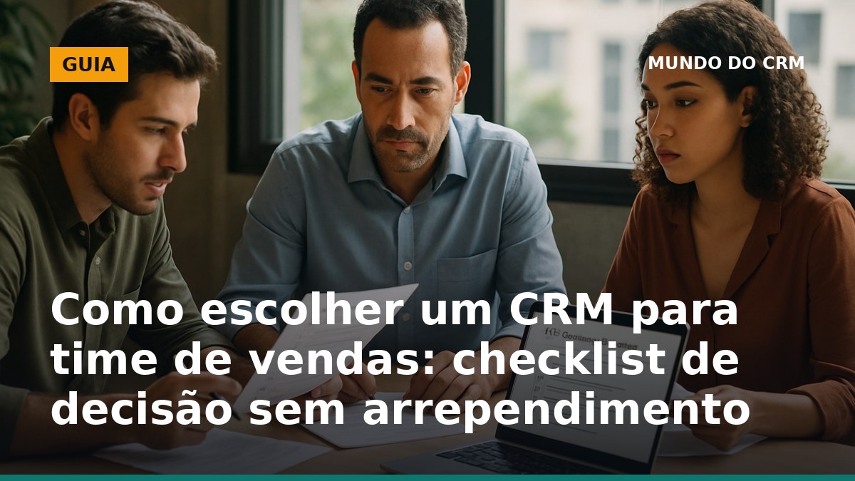 Checklist para escolher CRM de vendas com time analisando critérios em reunião