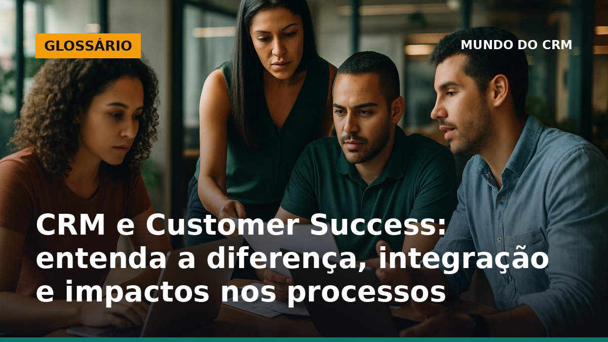 Equipe de customer success brasileira analisando dados de clientes em escritório moderno