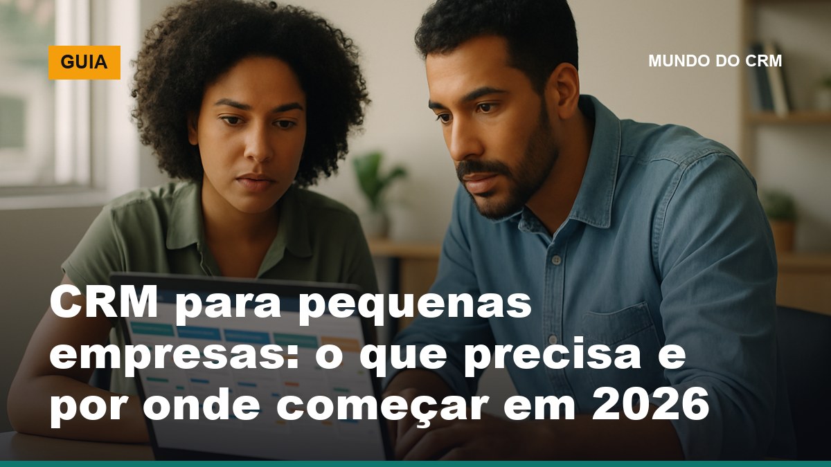 Equipe de pequena empresa usando CRM para pequenas empresas em notebook no escritório